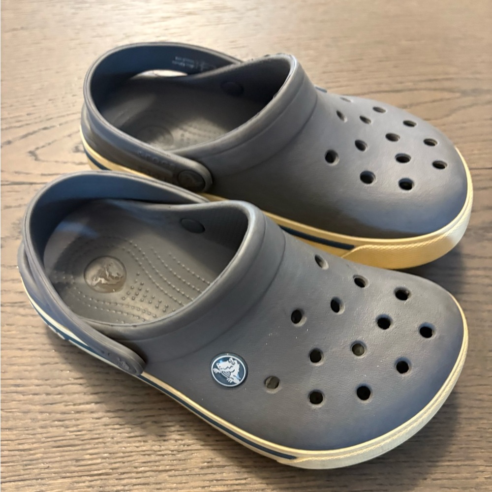 Crocs gray kids sandals very good condition
